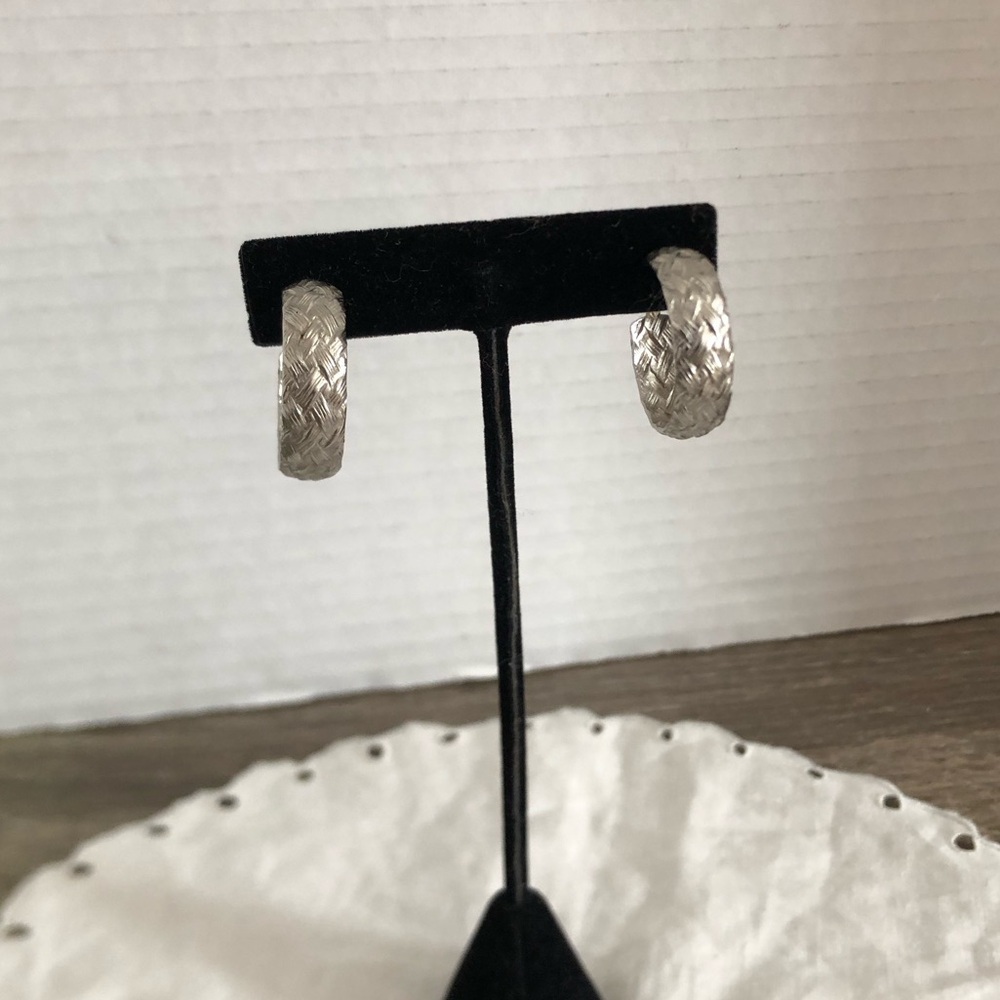 Vtg Silver Tone Basketweave Hoop Clip On Earrings